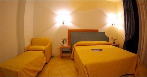 Hotel Club Cala Longa Montauro Экстерьер фото