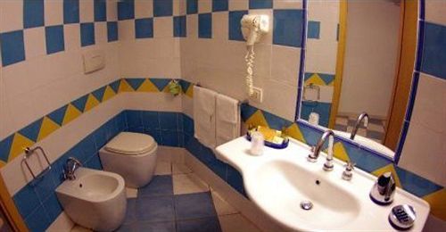Hotel Club Cala Longa Montauro Экстерьер фото