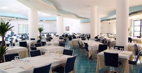 Hotel Club Cala Longa Montauro Экстерьер фото