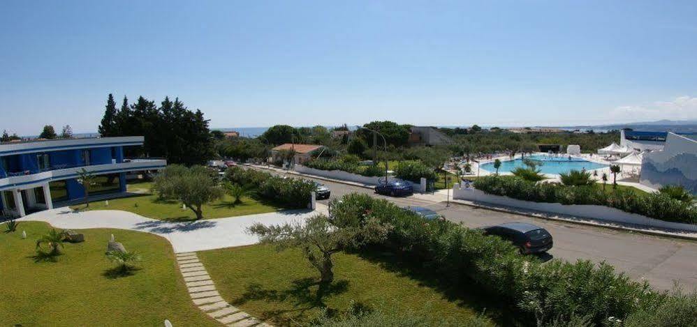 Hotel Club Cala Longa Montauro Экстерьер фото